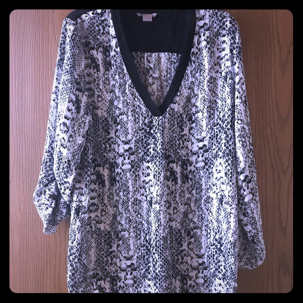 H&M Plus Size Snakeskin Tab Sleeve Tunic Blouse